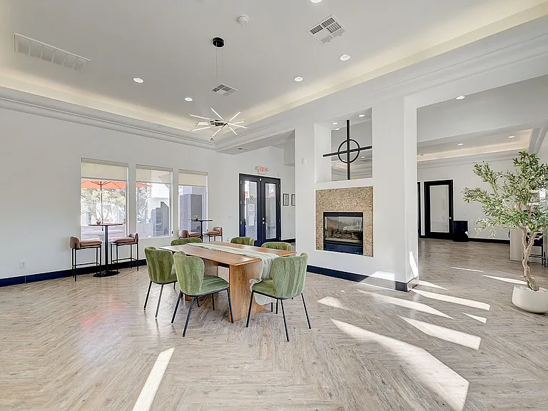 7413_Russell Rd-16