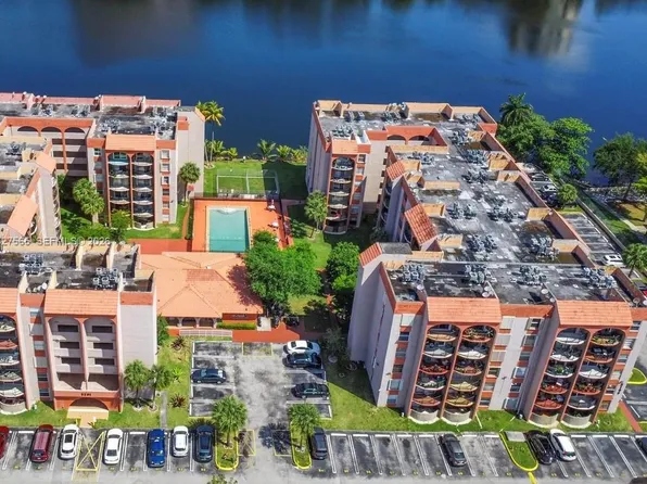 5199 NW 7th St, Miami, FL