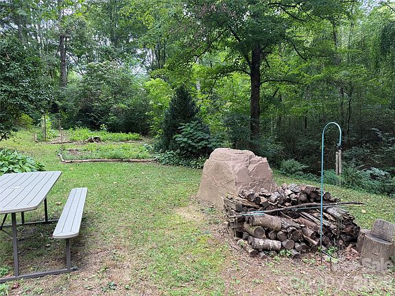 4th image of 1921 Longbottom Rd