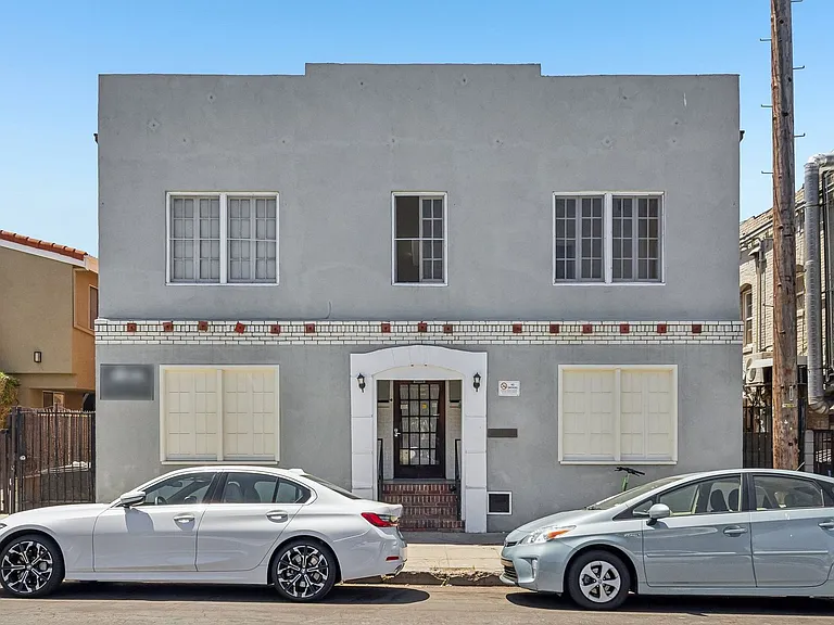4452 Finley Ave — Photo 2