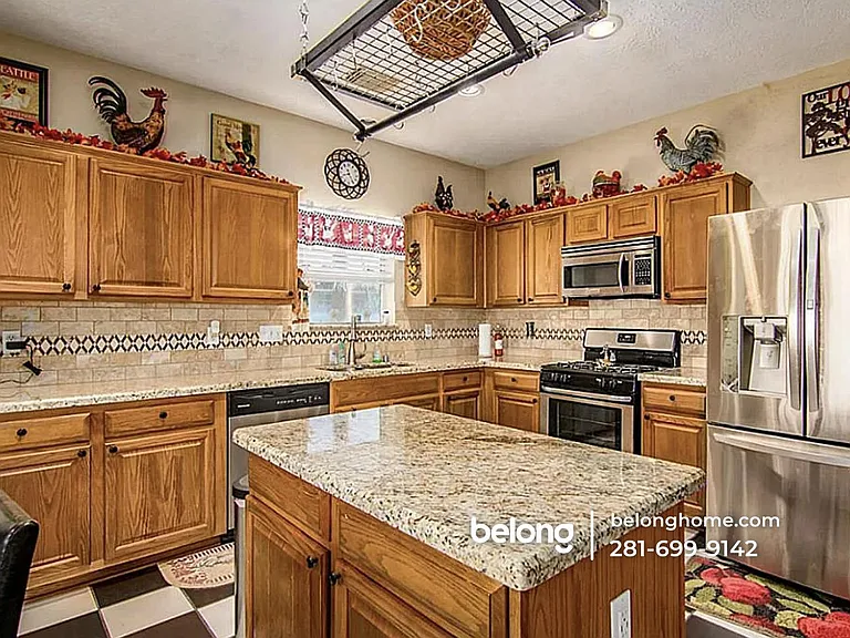 431 N Hampton Ct — Photo 3