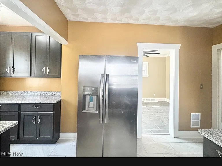 9606 Parmelee Ave — Photo 16