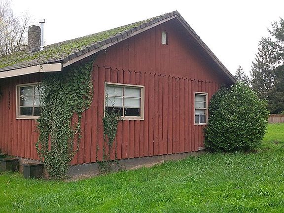 3rd image of 14515 SE Hill Ct