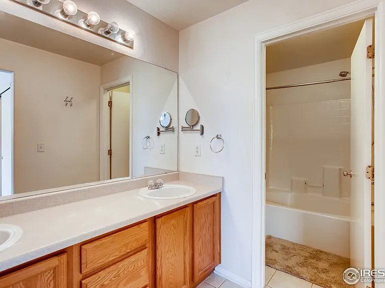 1126 Lochmore Pl — Photo 32