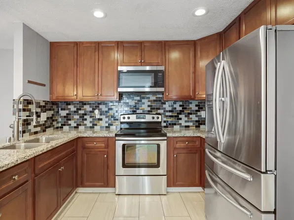 4921 Morningstar Dr, Sacramento, CA 95824