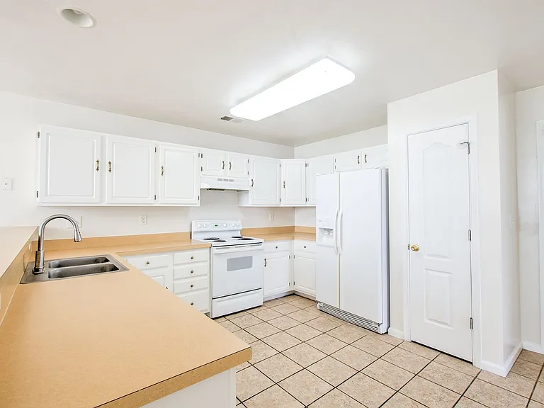 1560 Wynd Crest Way — Photo 3