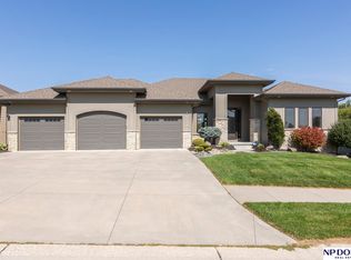 20622 Pine St, Elkhorn, NE 68022