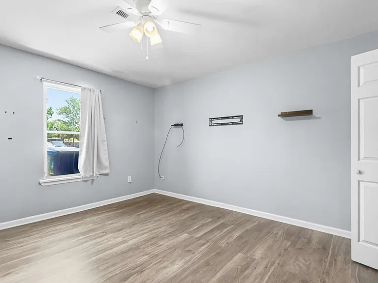 4421 Jenwood St — Photo 5