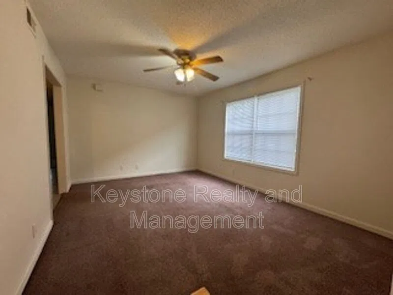 2 bed, 1.0 bath, 800 sqft, $695 — Photo 2