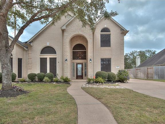 3rd image of 3805 Conroe Lake Ct