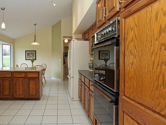 3rd image of 11270 Highland View Dr