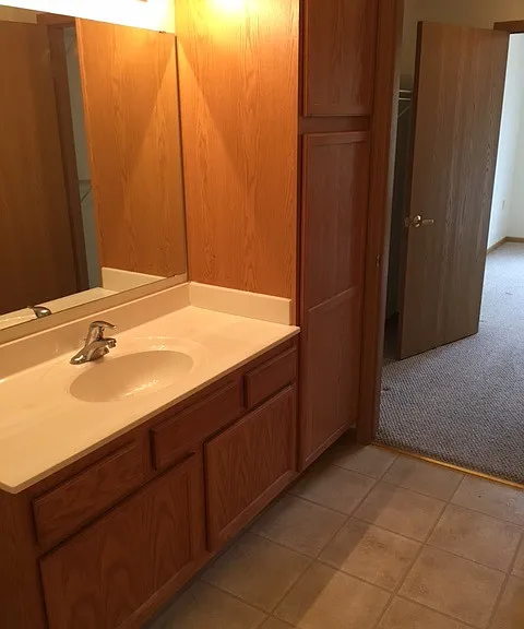 4700 master bathroom_05172017