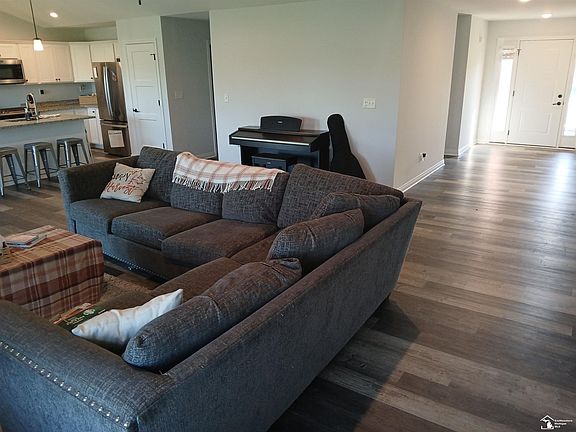 5th image of 4924 Skylark Dr