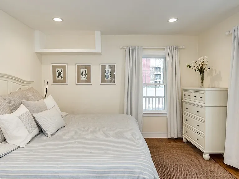 141 Williams St #1 — Photo 2