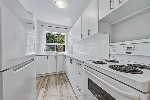 325A James St S #401 Photo 1