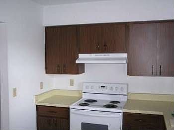 3rd image of 1319 Glendale Cir W #219