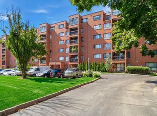 (Undisclosed Address), Glenview, IL 60025