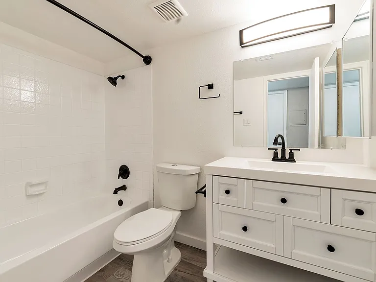 2726 E Beck Ln — Photo 16