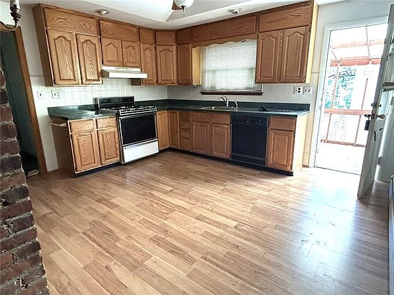 4th image of 1721 Carlton Ave