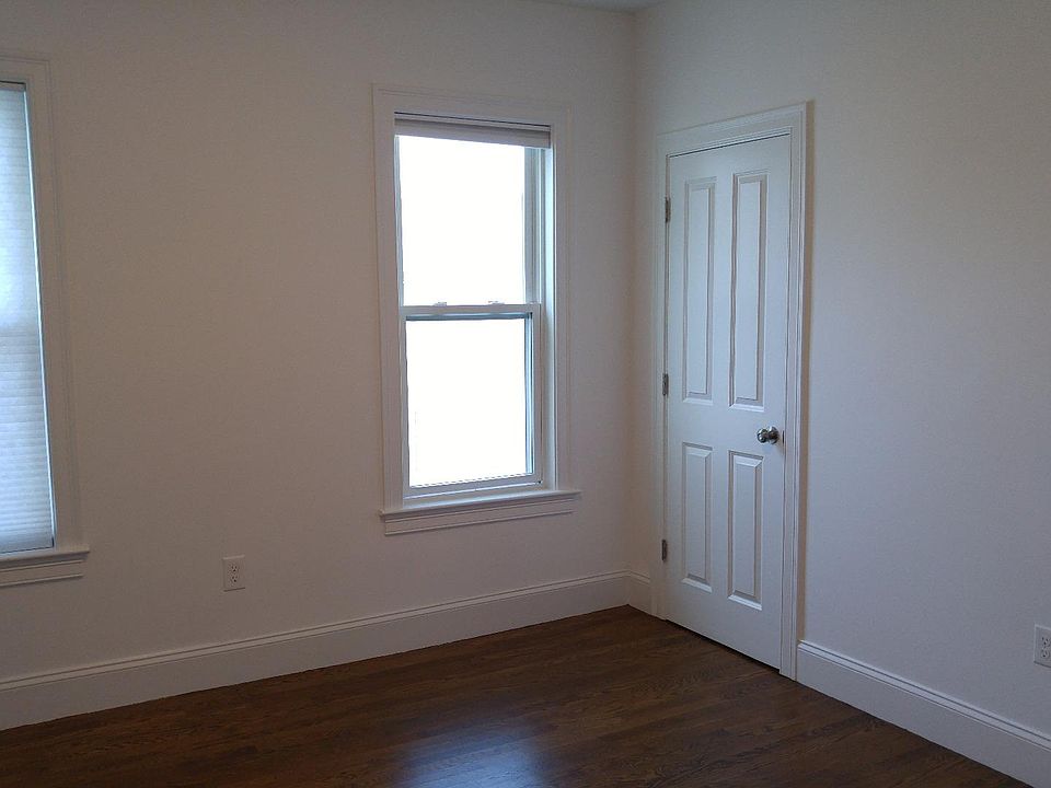 2nd image of 39 Marney St