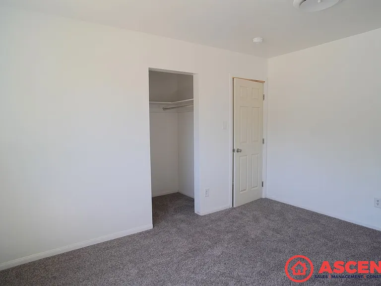 25428 Barbara St — Photo 8