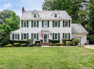 77 Stuart Pl, Manhasset, NY 11030