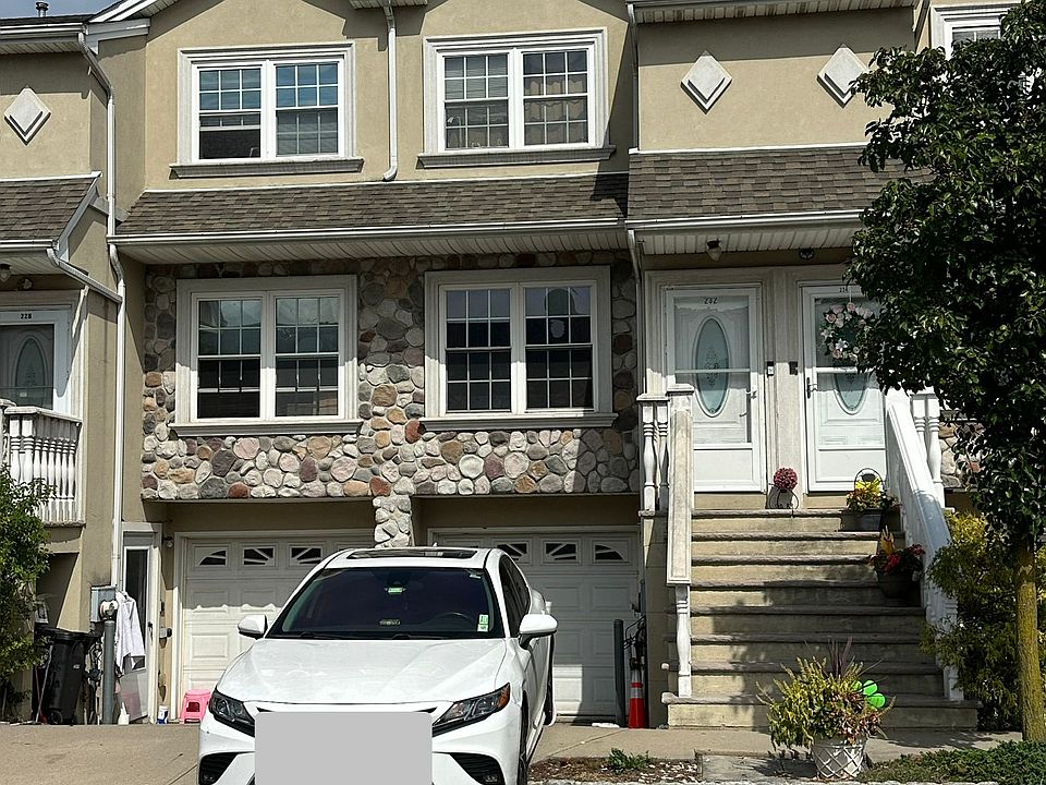 2nd image of 232 Dartmouth Loop