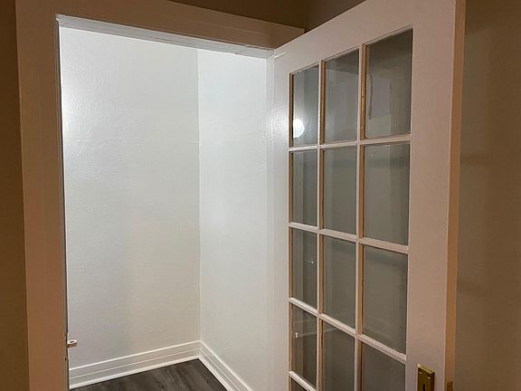 4th image of 718 N Hayworth Ave