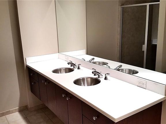 3rd image of 1120 E Kennedy Blvd Unit 614