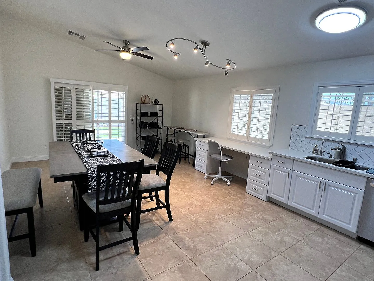 Cozy Fully Furnished Single Story Home — Photo 2