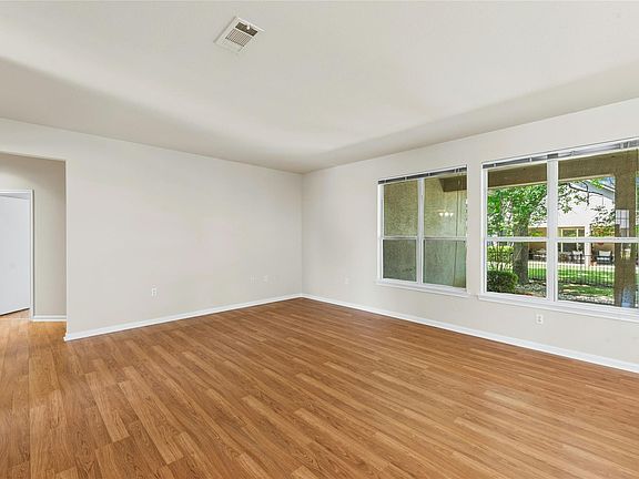 5th image of 104 Anemone Way