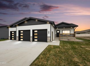 1808 5th St NW, Watertown, SD 57201