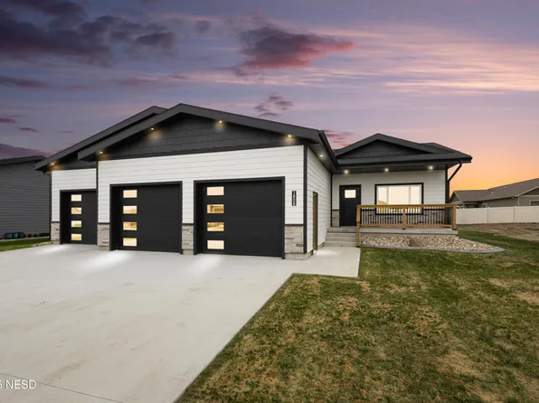 1808 5th St NW, Watertown, SD 57201