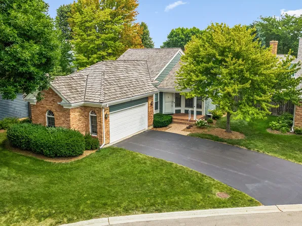 464 Park Barrington Dr, Barrington, IL 60010