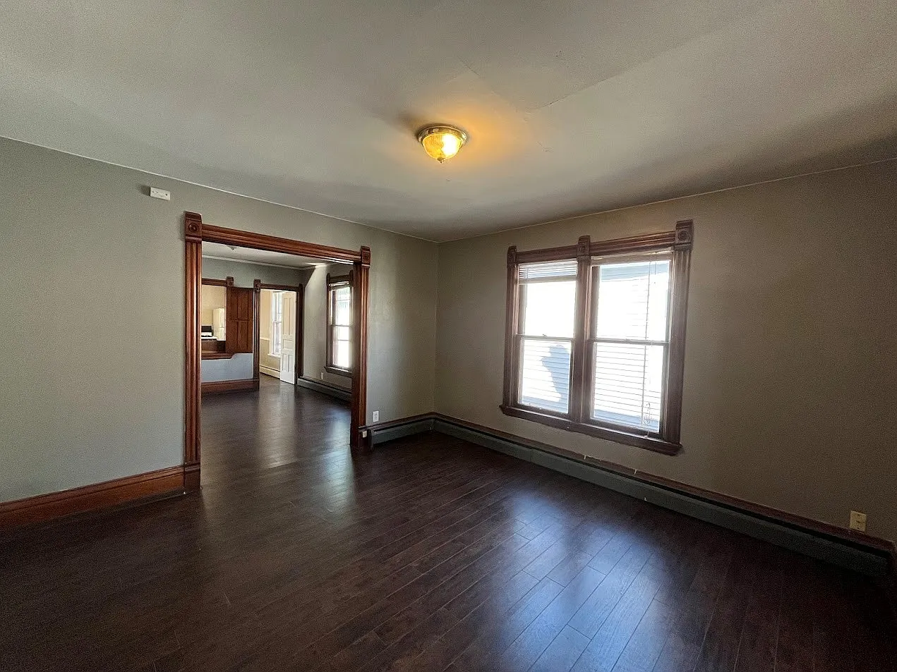 3 bed, 1.0 bath, 1300 sqft, $2,575 — Photo 4