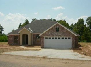 232 Country Club Dr, Benton, LA 71006