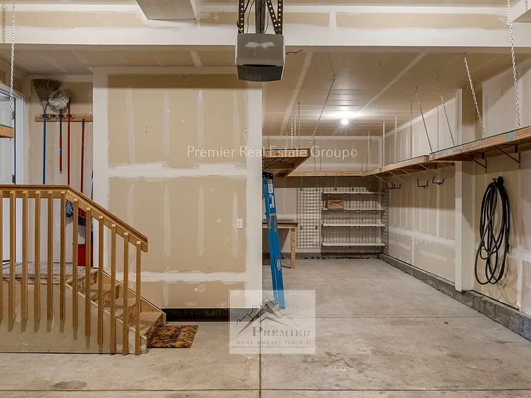 6105 Fiddle Way — Photo 32