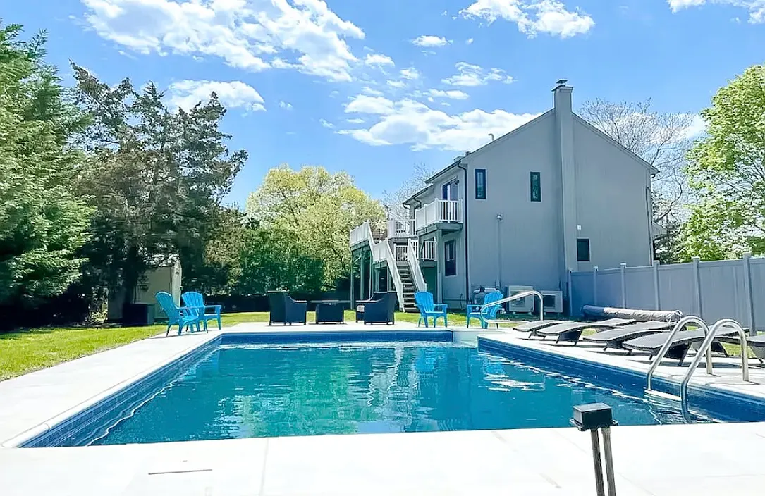 Full Renovated 5-Bedroom, 3-Full Bath, Pool, walk to beach, resta — Photo 1
