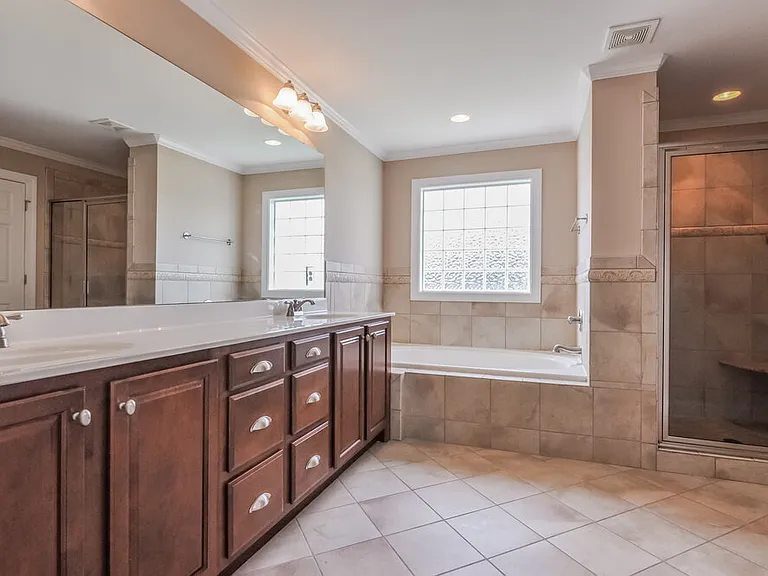 221 Worthington Ct — Photo 15