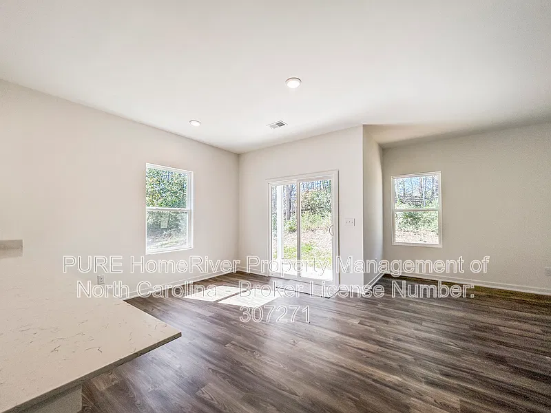 4 bed, 2.0 bath, 1684 sqft, $1,830 — Photo 4