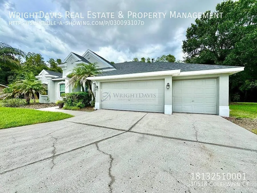 Stunning gated 4/3 pool home in Meadow Pointe! — Photo 2