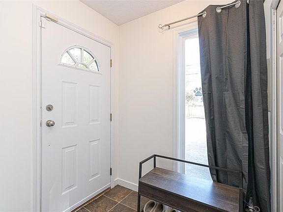 4th image of 2834 Sooke Rd