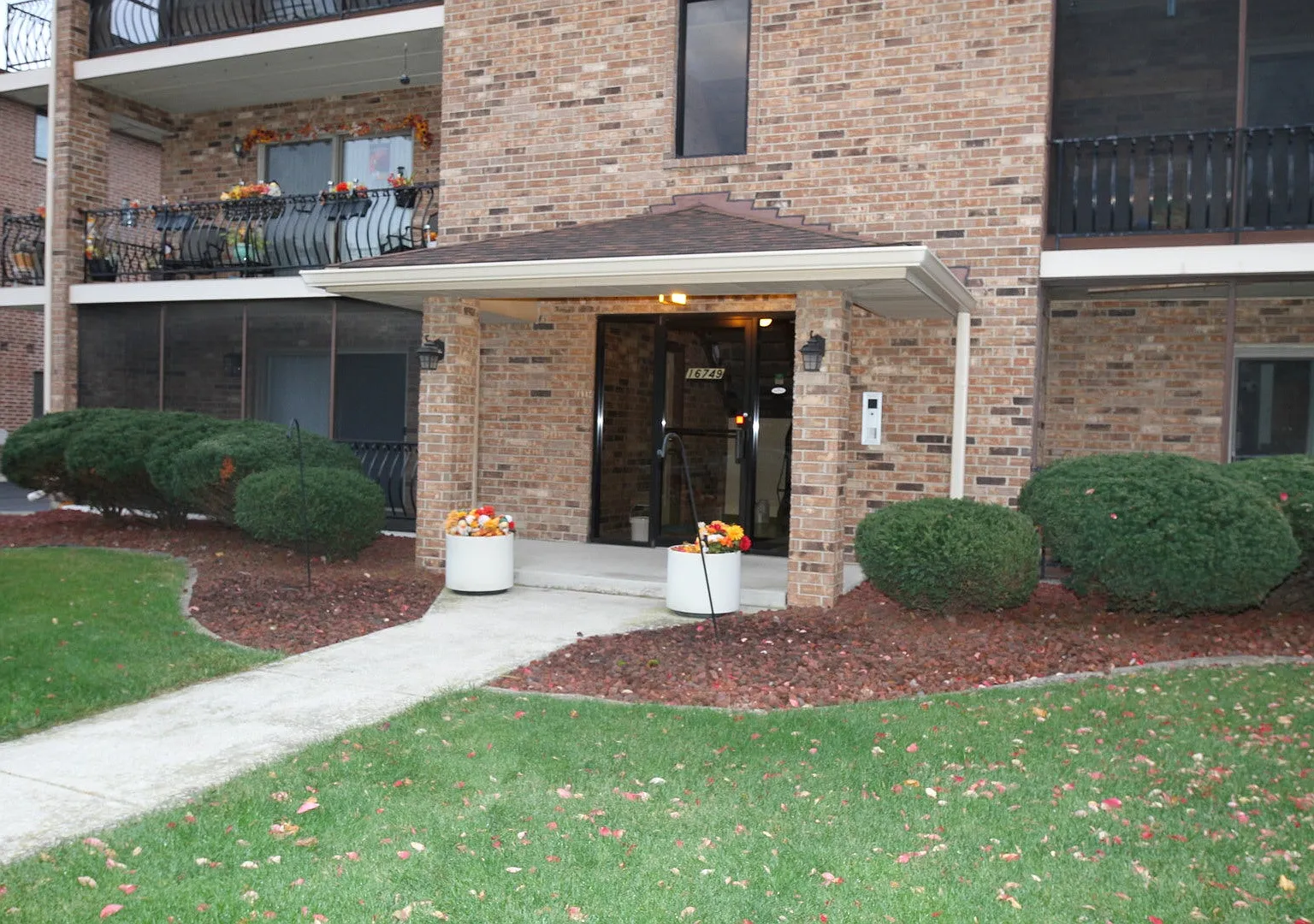 2 bed, 2.0 bath, 950 sqft, $2,350 — Photo 4