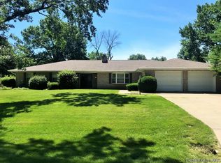 187 Potawatomi Rd, Galesburg, IL