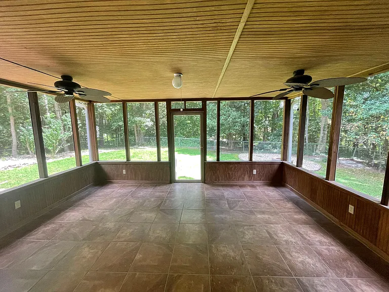 2423 Falcon Ct — Photo 20