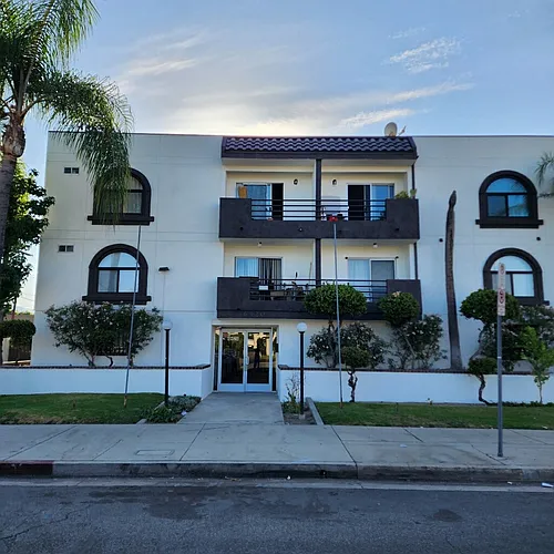 6420 Fulton Ave Photo 1
