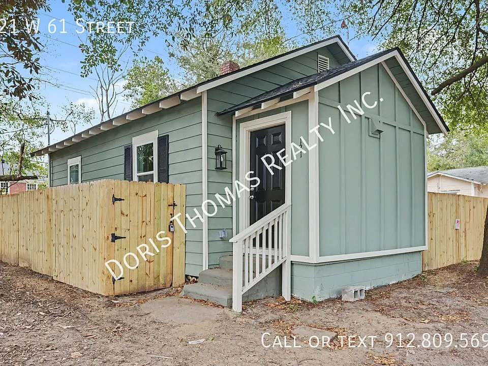 121 W 61st St