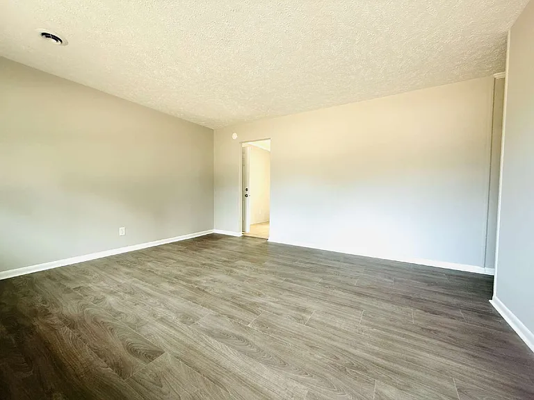 4736 Rosehill Rd — Photo 3