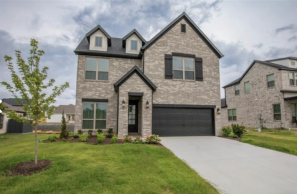 4 bed, 2.5 bath, 2300 sqft, $3,600 — Photo 1