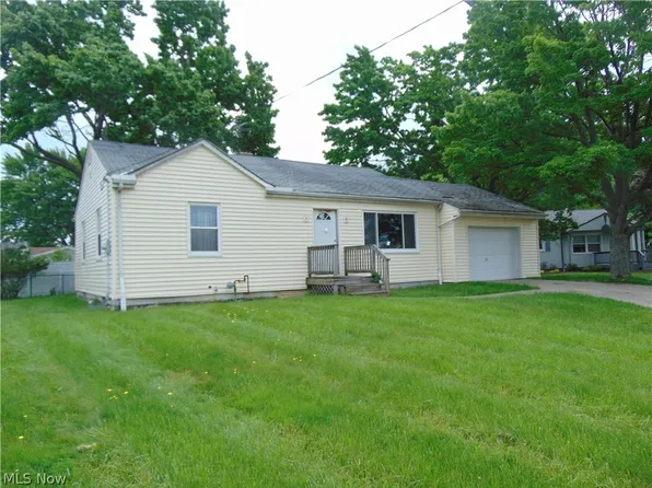 675 E 305th St, Willowick, OH 44095